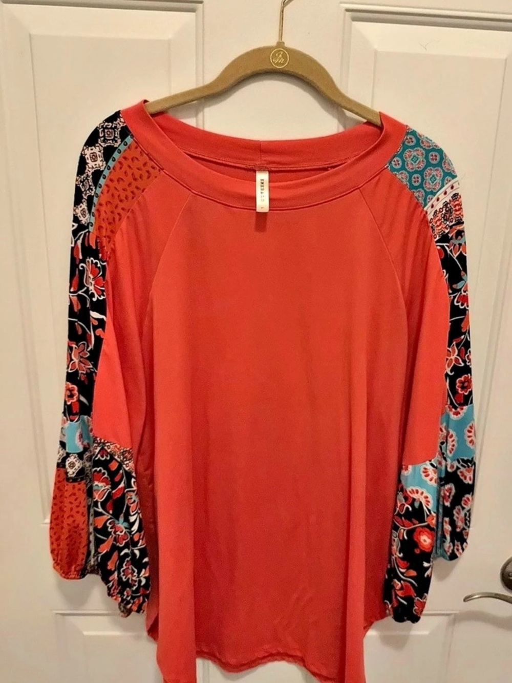 Emerald Floral Sleeve Tunic in Red Size Large